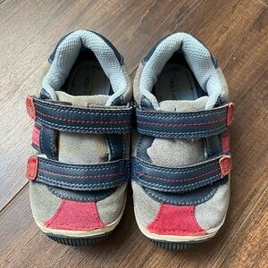 Wide! Stride Rite 7.5wide